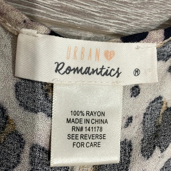 URBAN Romantics Cheetah Animal Print Jumpsuit M - Picture 12 of 13